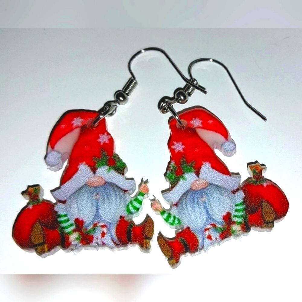 Super cute festive holiday earrings